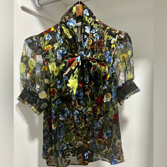 Alice + Olivia
Brentley Floral Puff-Sleeve Blouse. XL. NWT - Picture 6 of 13